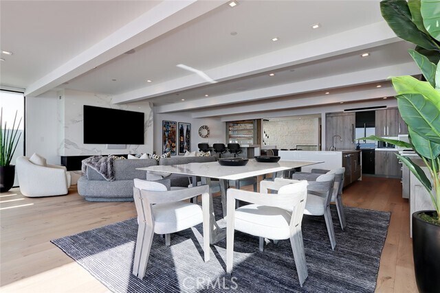 Building Photo - 1208 The Strand