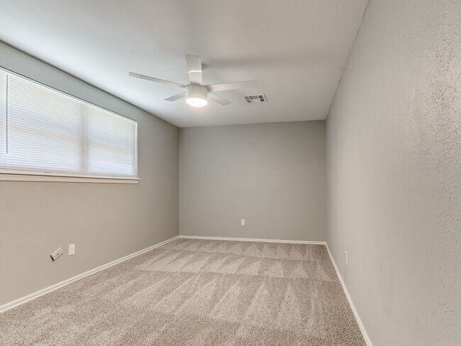 Building Photo - Stunning 4-Bedroom Home for Rent in Westwood Addition – Completely Remodeled on a Huge Lot!