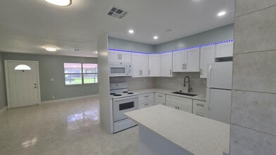 Building Photo - 2802 Crown Ct