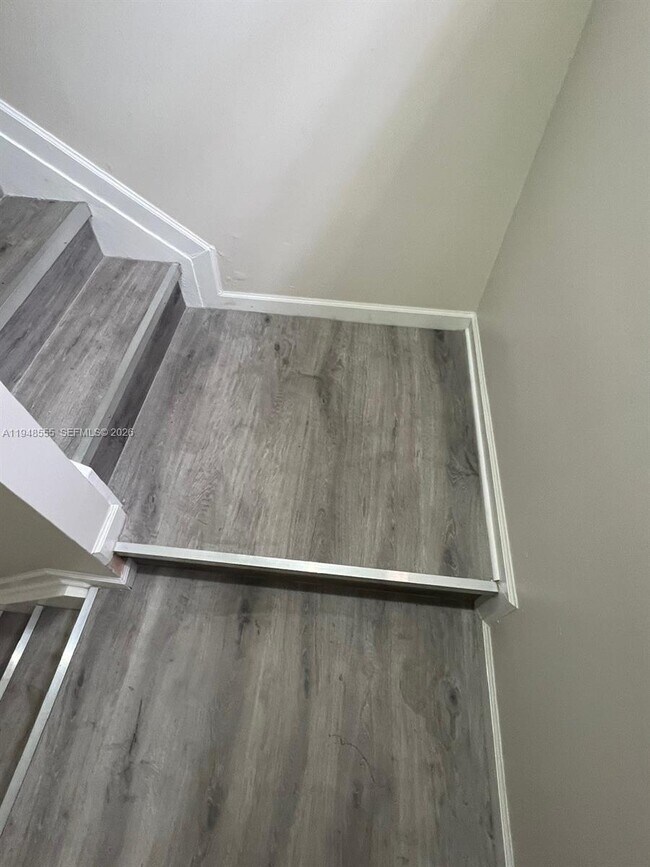 Building Photo - 252 City View Dr