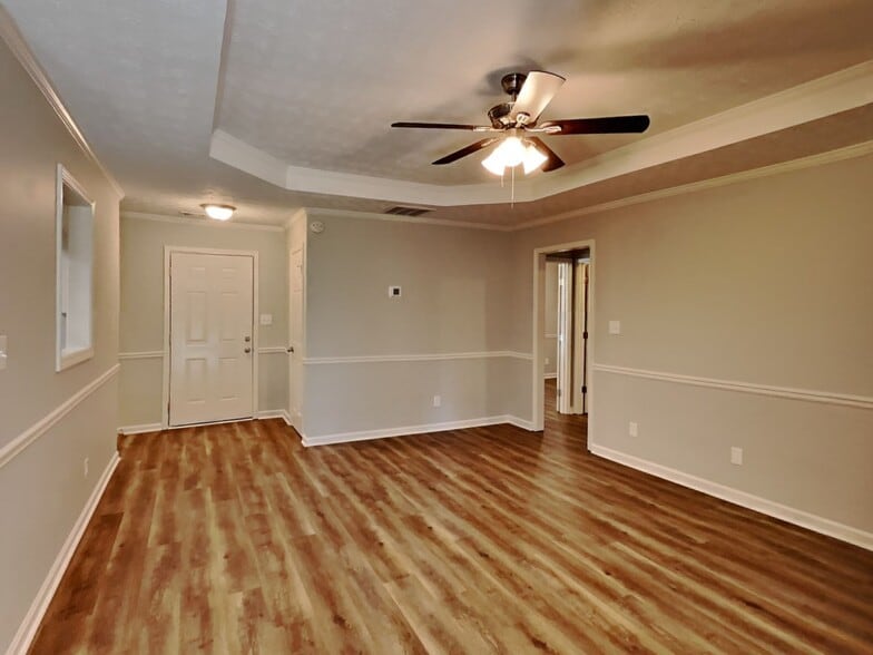 Building Photo - 245 Princeton Way