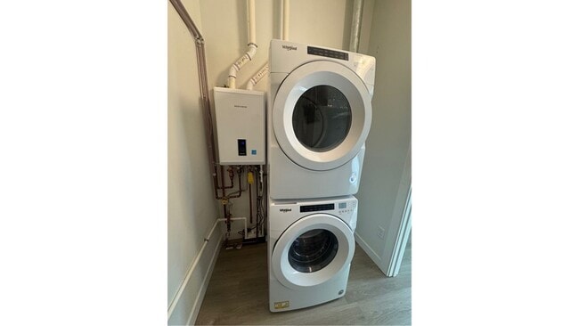 Building Photo - Beautiful 1 bed 1 bath plus den
