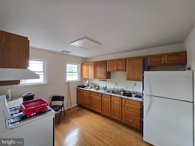 Primary Photo - 130 S Broadway