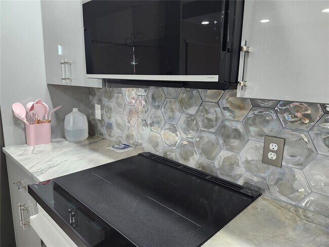 Building Photo - 739 Bimini Ln