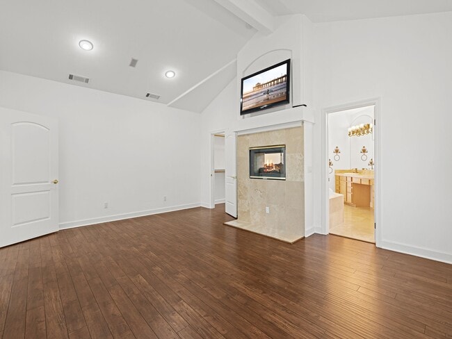 Building Photo - 3210 N Ardmore Ave
