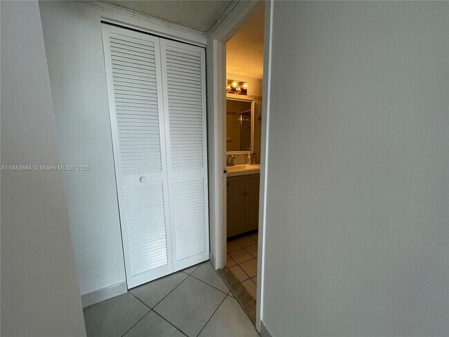 Building Photo - 3180 S Ocean Dr