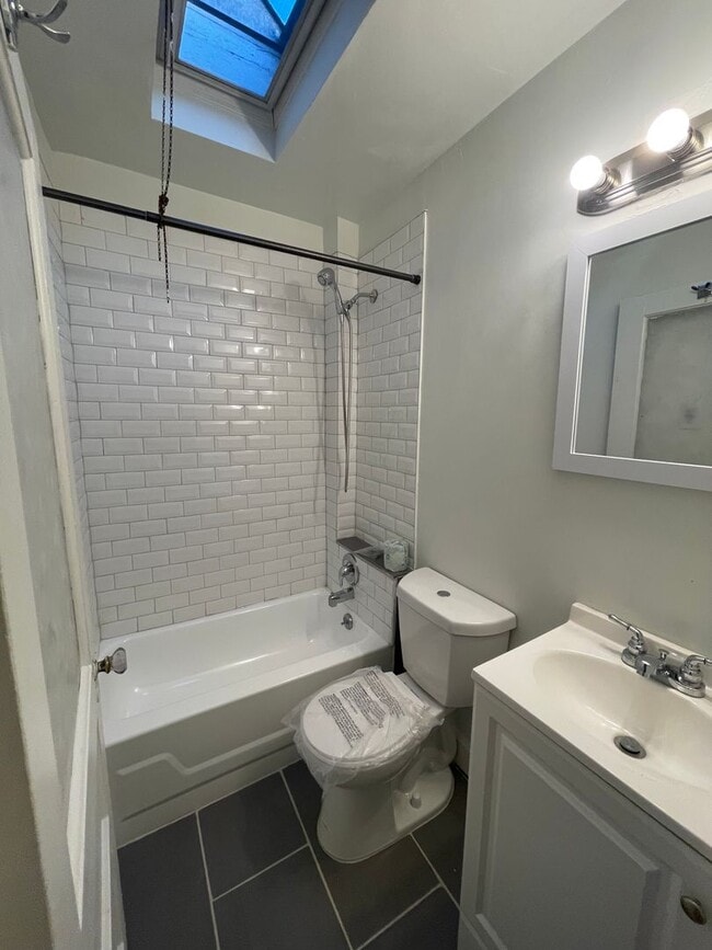 Building Photo - Beautiful 2BR home in Port Richmond