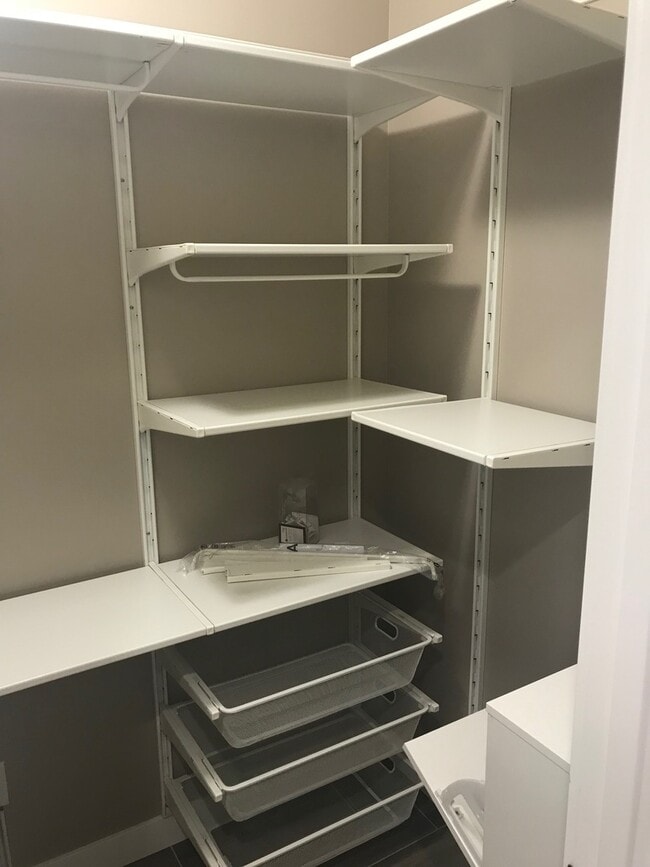 Building Photo - Top Floor Studio In The Wimbledon Condos! Ideal Location!