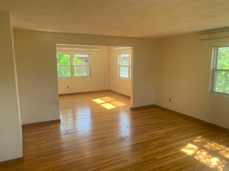 Building Photo - 60 Vineland St