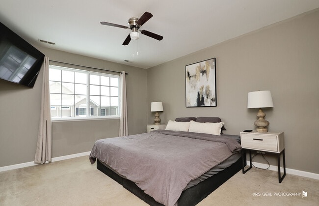 Building Photo - 398 S Jade Ln