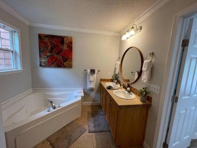 Building Photo - 40 Baum Weg