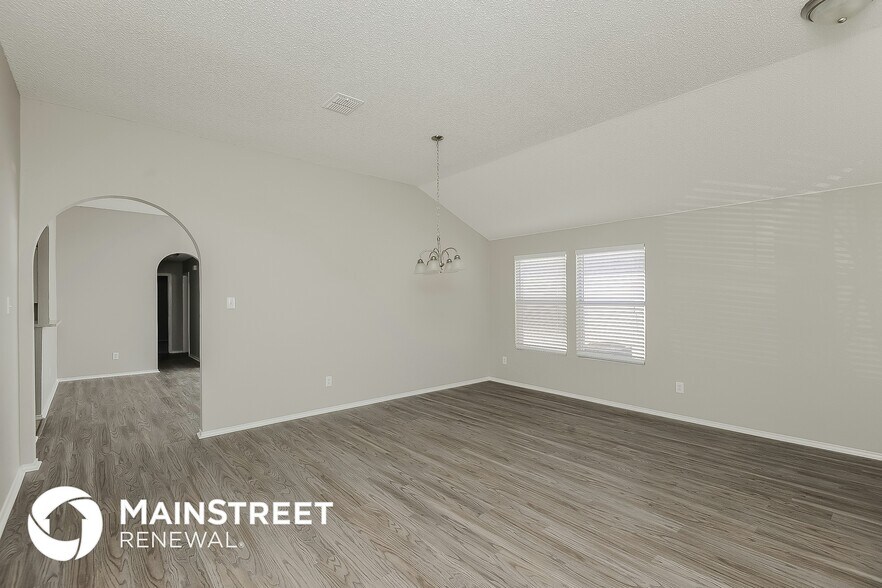 Building Photo - 705 Langford Dr
