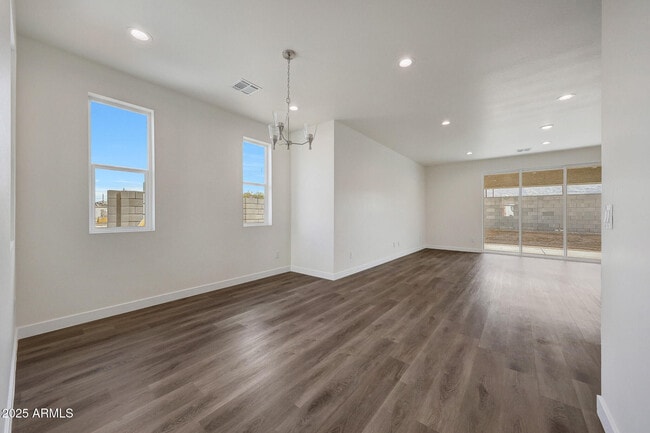 Building Photo - 921 E Desert Ln