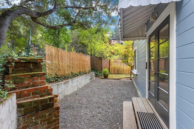 Building Photo - 6172 Moraga Ave