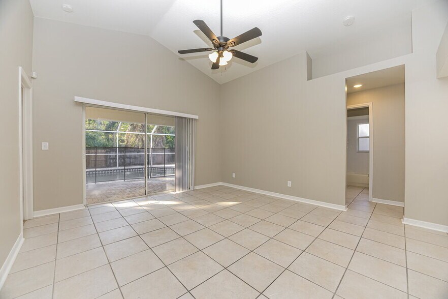 Building Photo - 10805 Kenbrook Dr