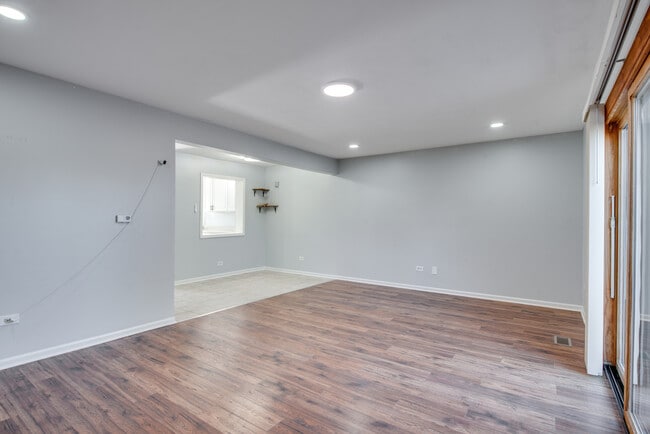 Building Photo - 1596 Manchester Dr