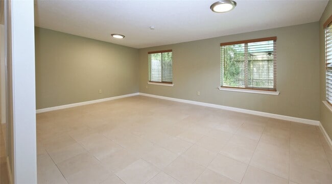 Building Photo - 2806 Bluebonnet St