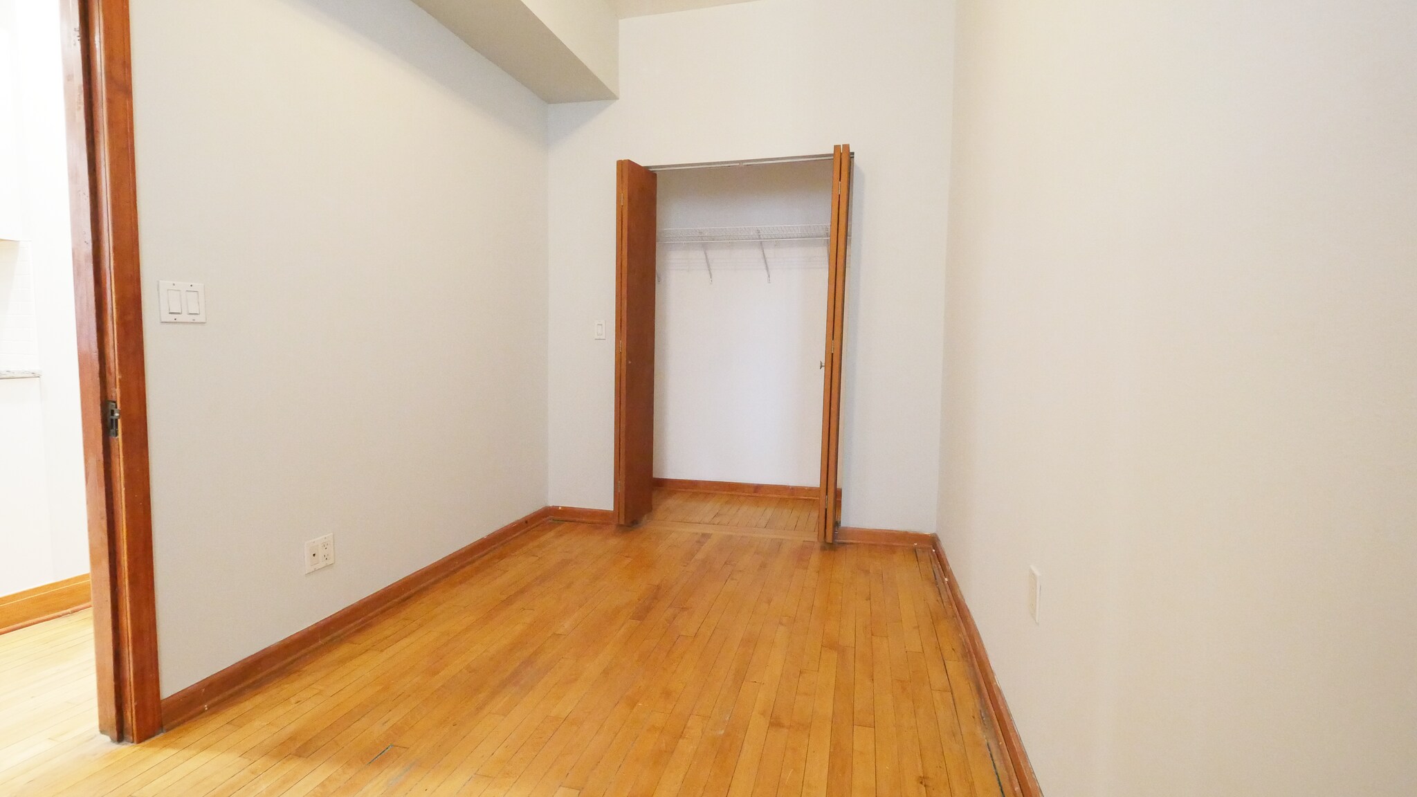 Building Photo - 1422 N Maplewood Ave