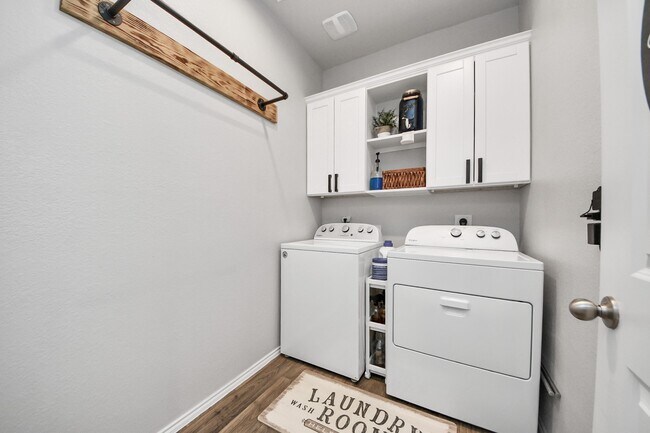 Building Photo - 4315 Nervesa Dr.