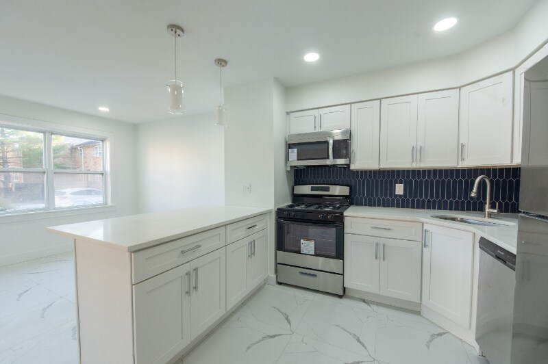 Building Photo - 505 Adams Ln