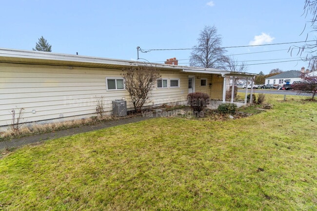 Building Photo - 2324 E South Crescent Ave