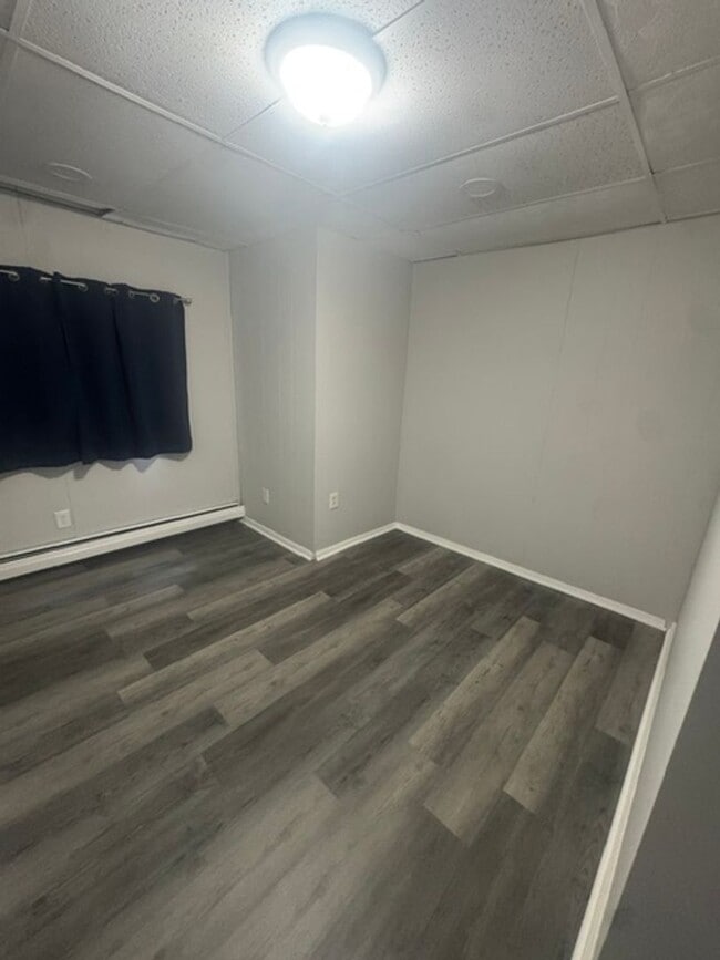 Building Photo - Quaint 3 bedroom ranch