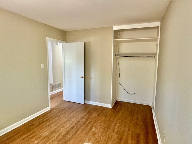 Building Photo - Hello Sunny 3 Bedroom / 1 Bathroom in Mont...