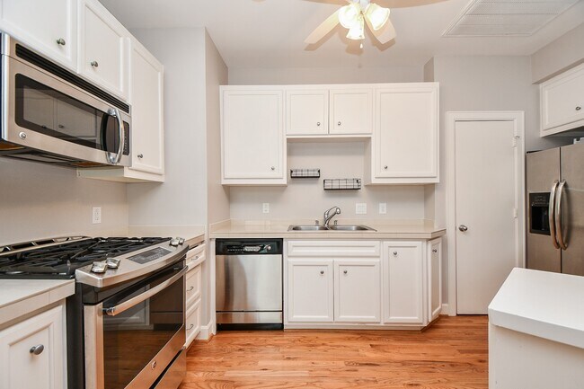 Building Photo - 3715 Main Plaza Dr