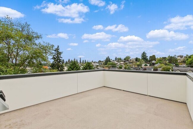 Building Photo - Sweet Ultra-Modern Air-Conditioned West Seattle Townhome w/ Parking