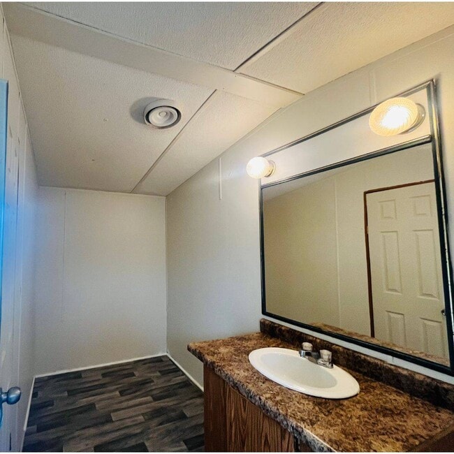 Building Photo - 301 Reid Ct