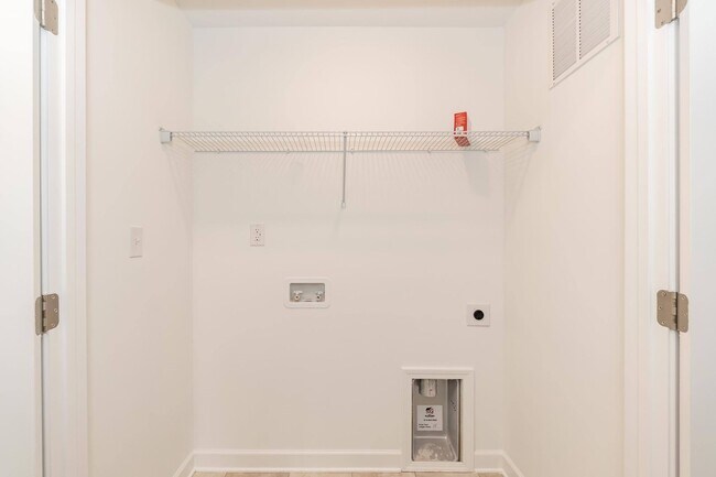 Building Photo - 3 Bed/2.5 Bath Home!