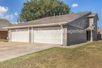 Building Photo - **25 Percent Off your First Month's Rent** Beautiful 2BD/2.5 BTH Home Right off of NW Expressway ...