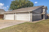 Building Photo - 9020-9020 N Rockwell Dr