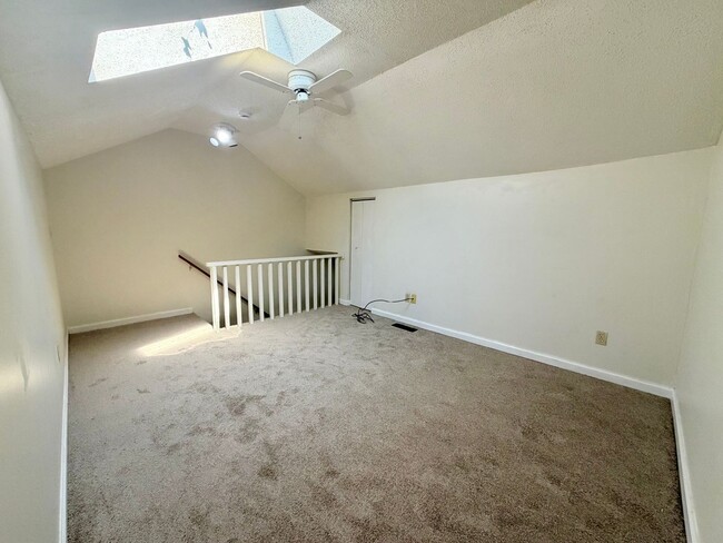 Building Photo - 3-Bedroom Townhome with Garage and Private Balcony -- Bristol