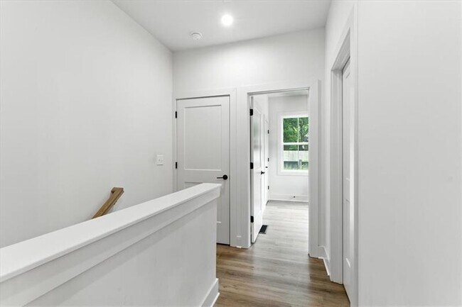 Building Photo - 170 Color Cir