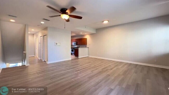 Building Photo - 2304 Vintage Dr