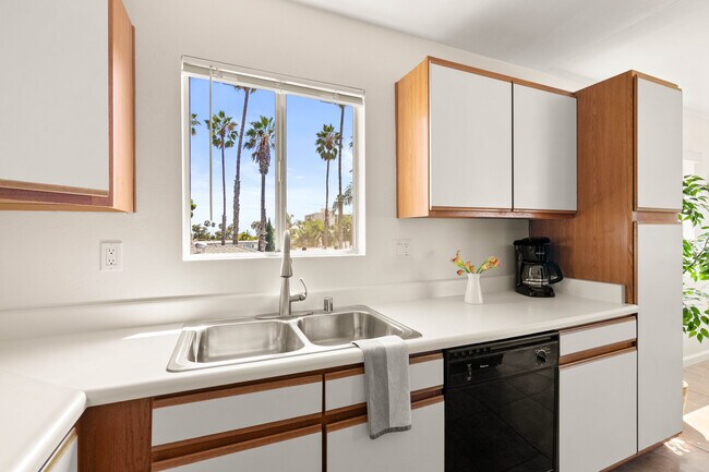 Building Photo - 1030 Opal St