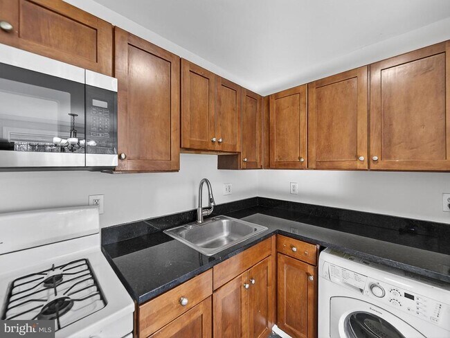 Building Photo - 3111 Naylor Rd SE