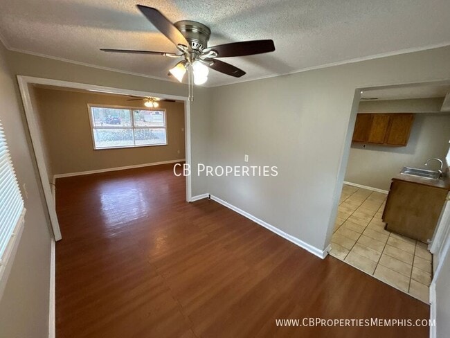 Building Photo - 887 Par Ave