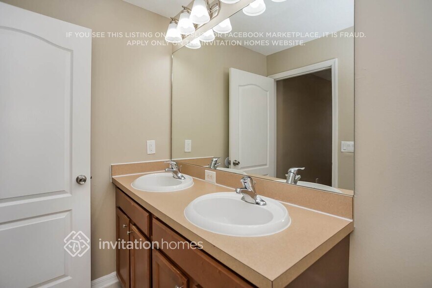 Building Photo - 10232 41st Ct E