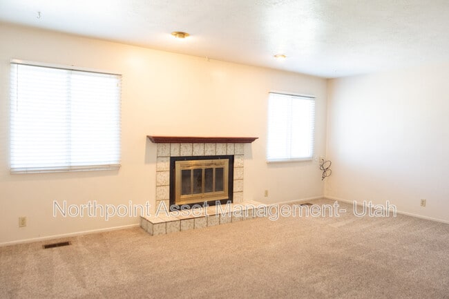 Building Photo - 3465 S Highland Dr