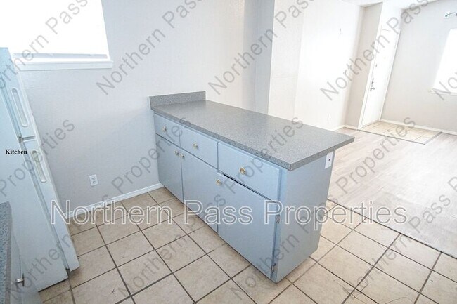 Building Photo - 3403 Pershing Dr