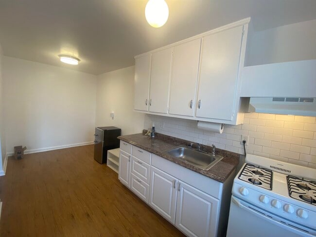 Building Photo - 965 Avenue C