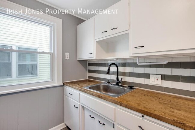 Building Photo - 233 St Lawrence Ave