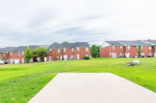 Building Photo - 3 Bed/2 Bath Townhouse in Douglasville!