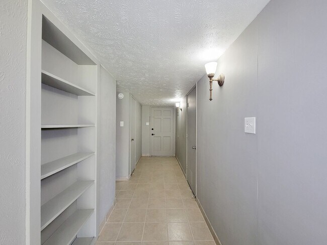 Building Photo - NICE 3 BEDROOM 2 BATH RENTAL HOME IN CY FA...