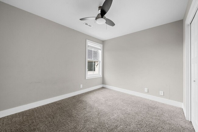 Building Photo - 4 Bedroom 2 1/2 Bath Home For Rent in Gate...