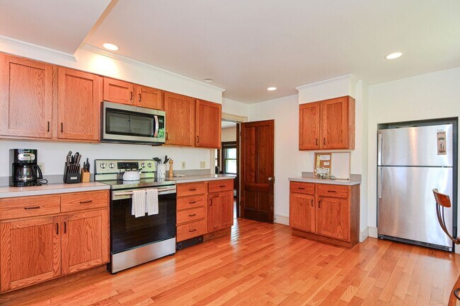 Building Photo - 16 Oakes Ln