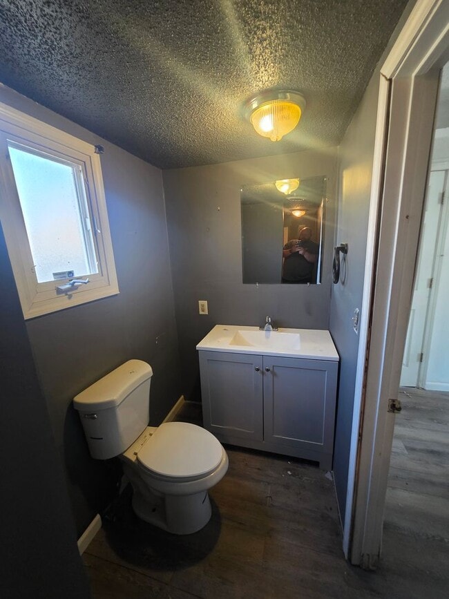 Building Photo - Clean 3 Bed Home - Available Now - Includes Stove & Refrigerator