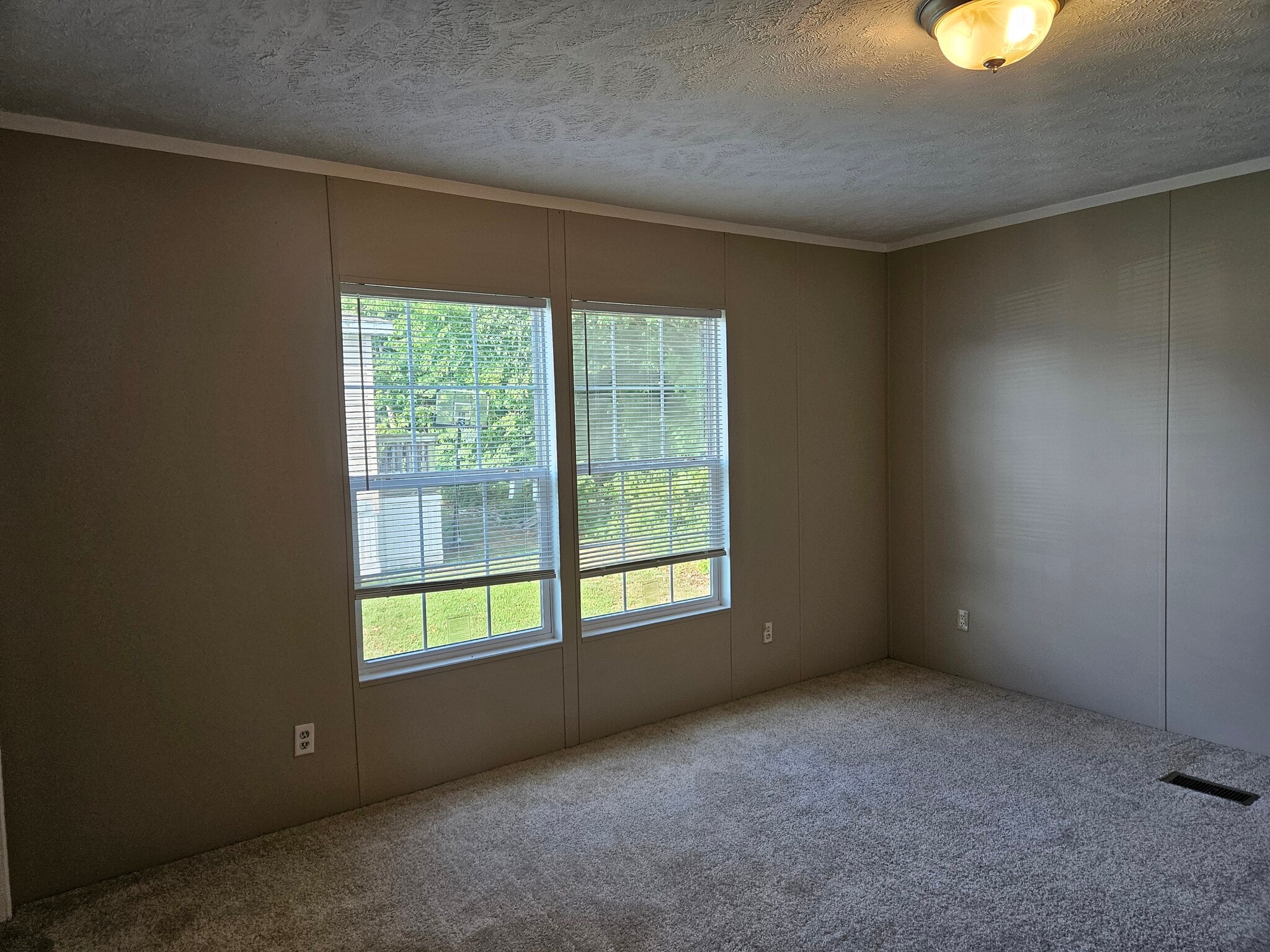 Building Photo - 60 Lynnwood Cir